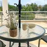 Modern In The Heart Of With Private Balconies Lägenhet *