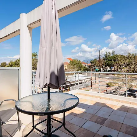 Modern In The Heart Of With Private Balconies فيلياترا