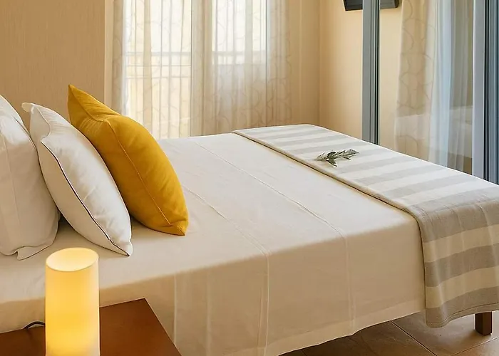 Modern In The Heart Of With Private Balconies فيلياترا