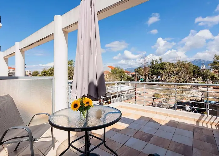 Modern In The Heart Of With Private Balconies * فيلياترا