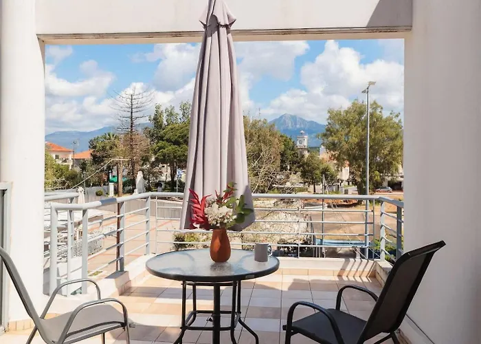 Modern In The Heart Of With Private Balconies * فيلياترا